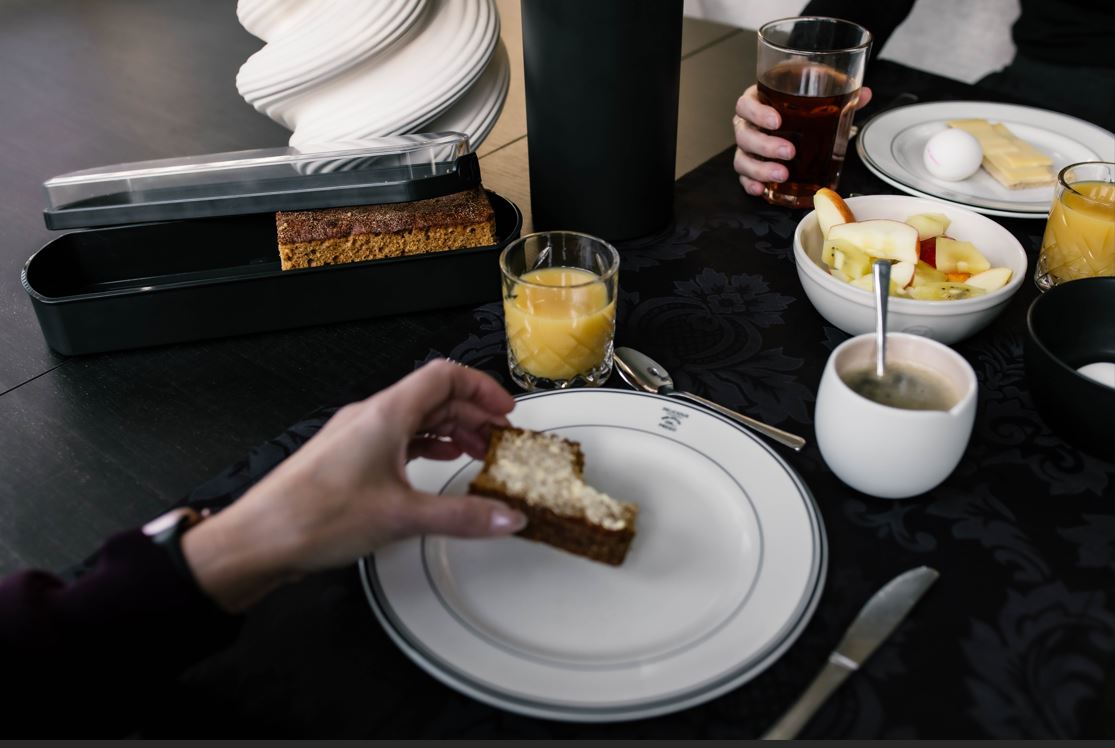 Ontbijtkoek bewaardoos zwart